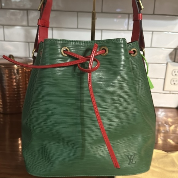 Louis Vuitton red & Borneo green epi petite bucket bag with dust bag - Picture 10 of 16